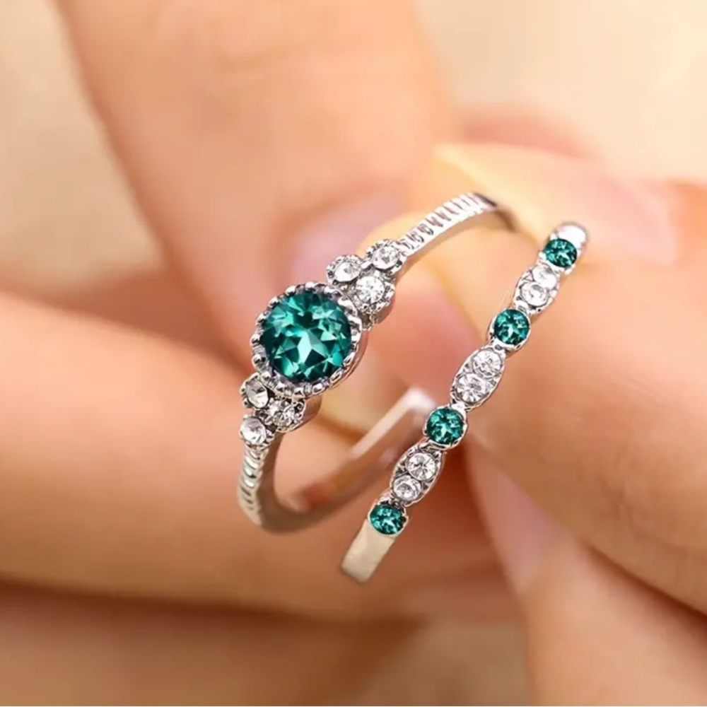 Green Rhinestone Ring Set. NWOT - Picture 3 of 5